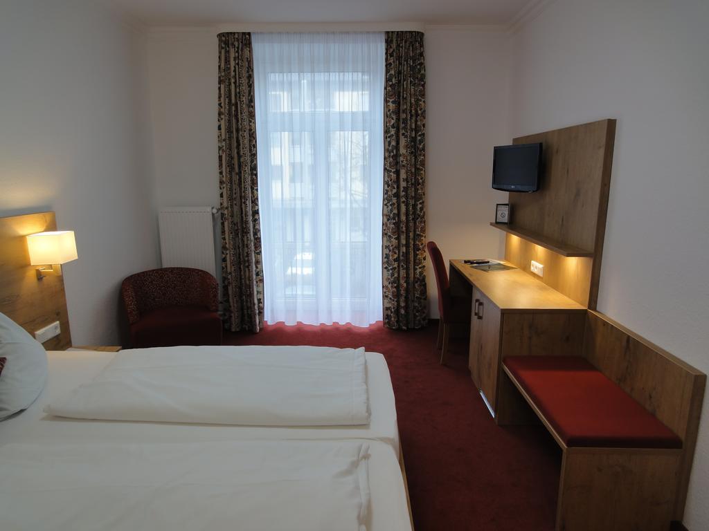 Hotel Krone Рилазинген-Ворблинген Экстерьер фото