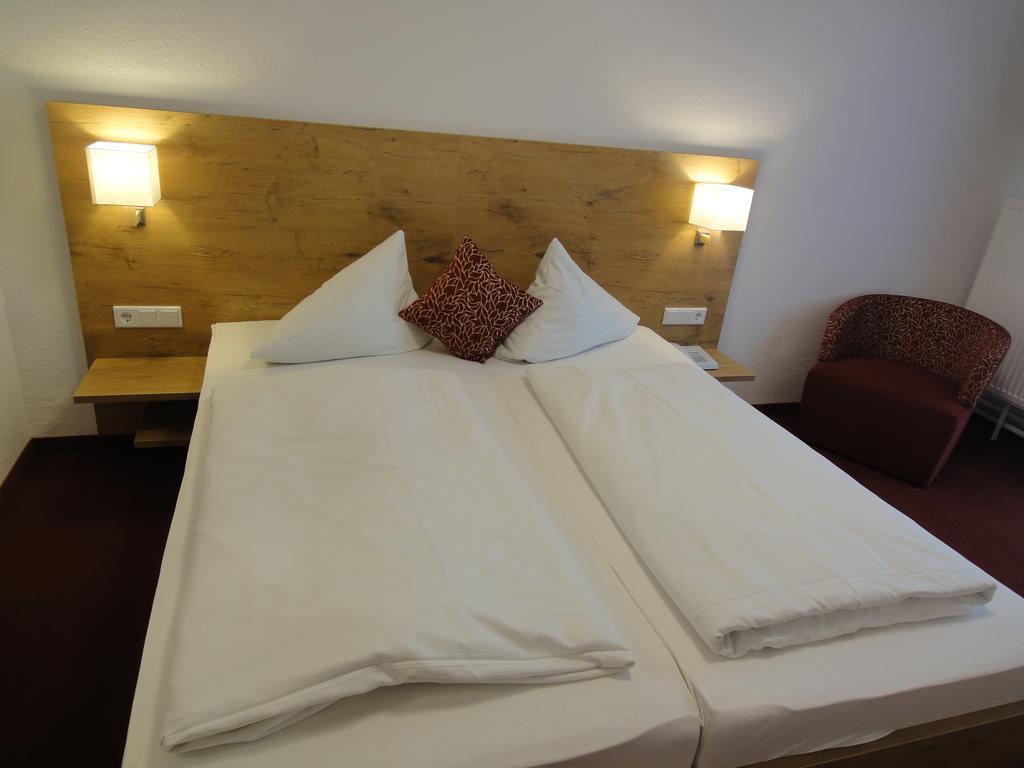 Hotel Krone Рилазинген-Ворблинген Экстерьер фото