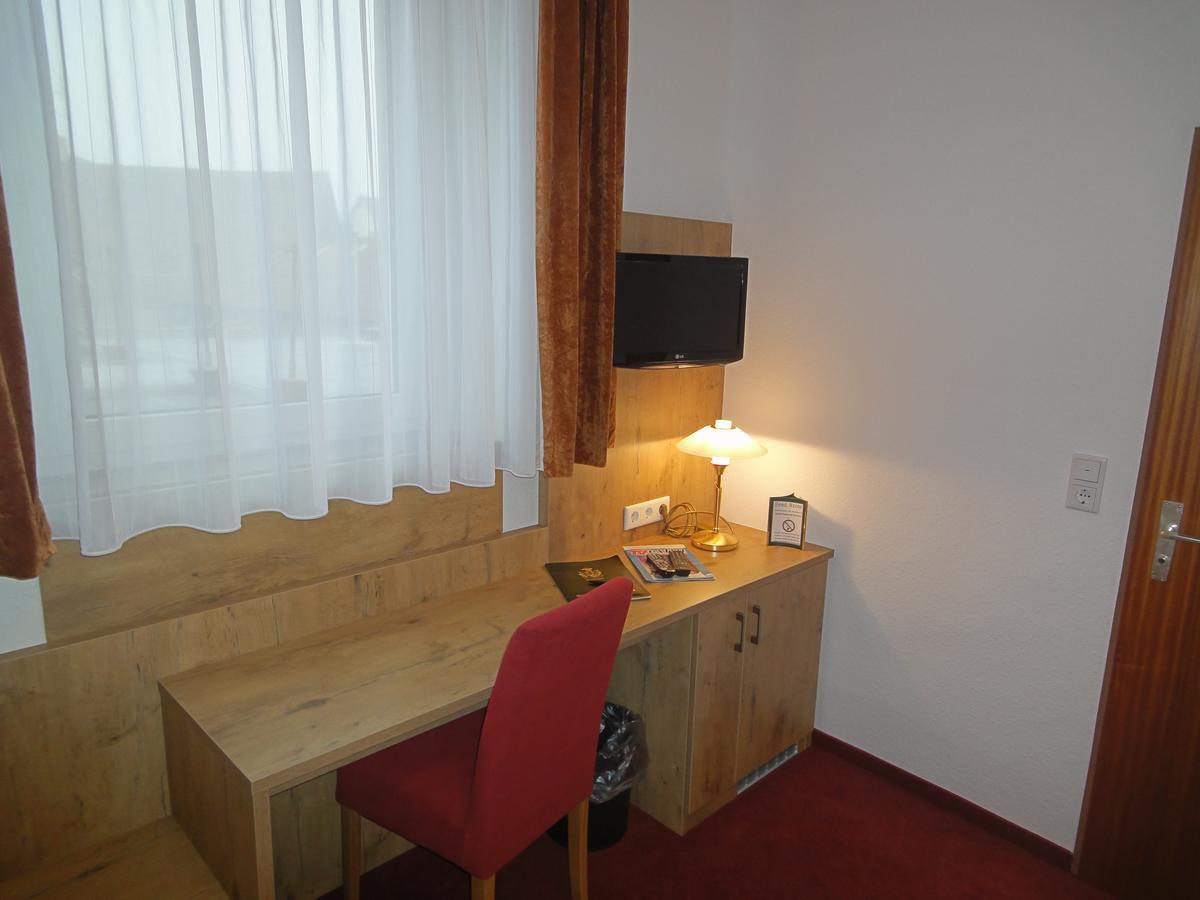 Hotel Krone Рилазинген-Ворблинген Экстерьер фото
